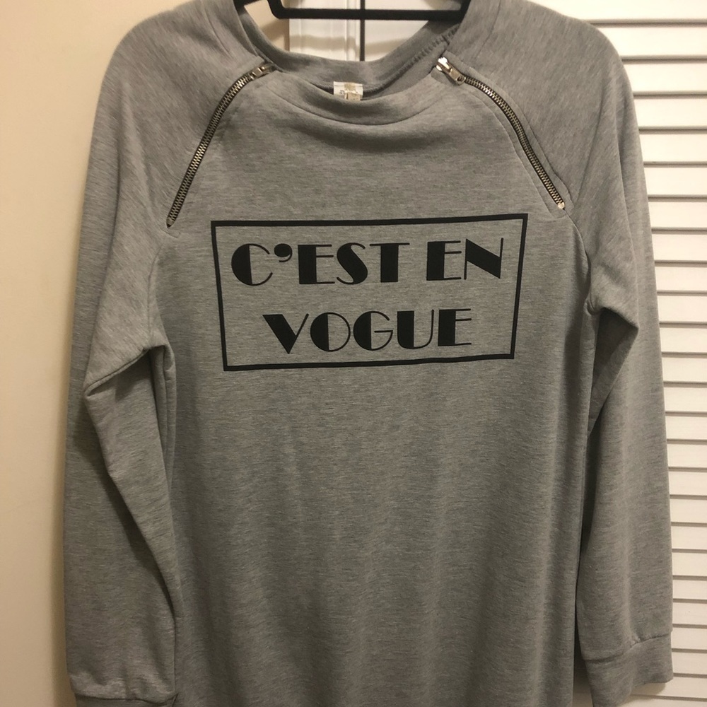 👄 Vogue Zippered Sweatshirt 💋 Size L